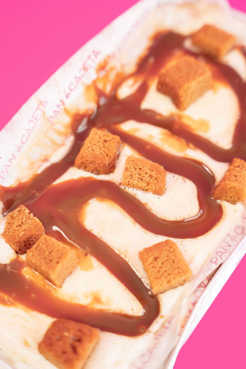 PAN DE CAJETA CON HELADO